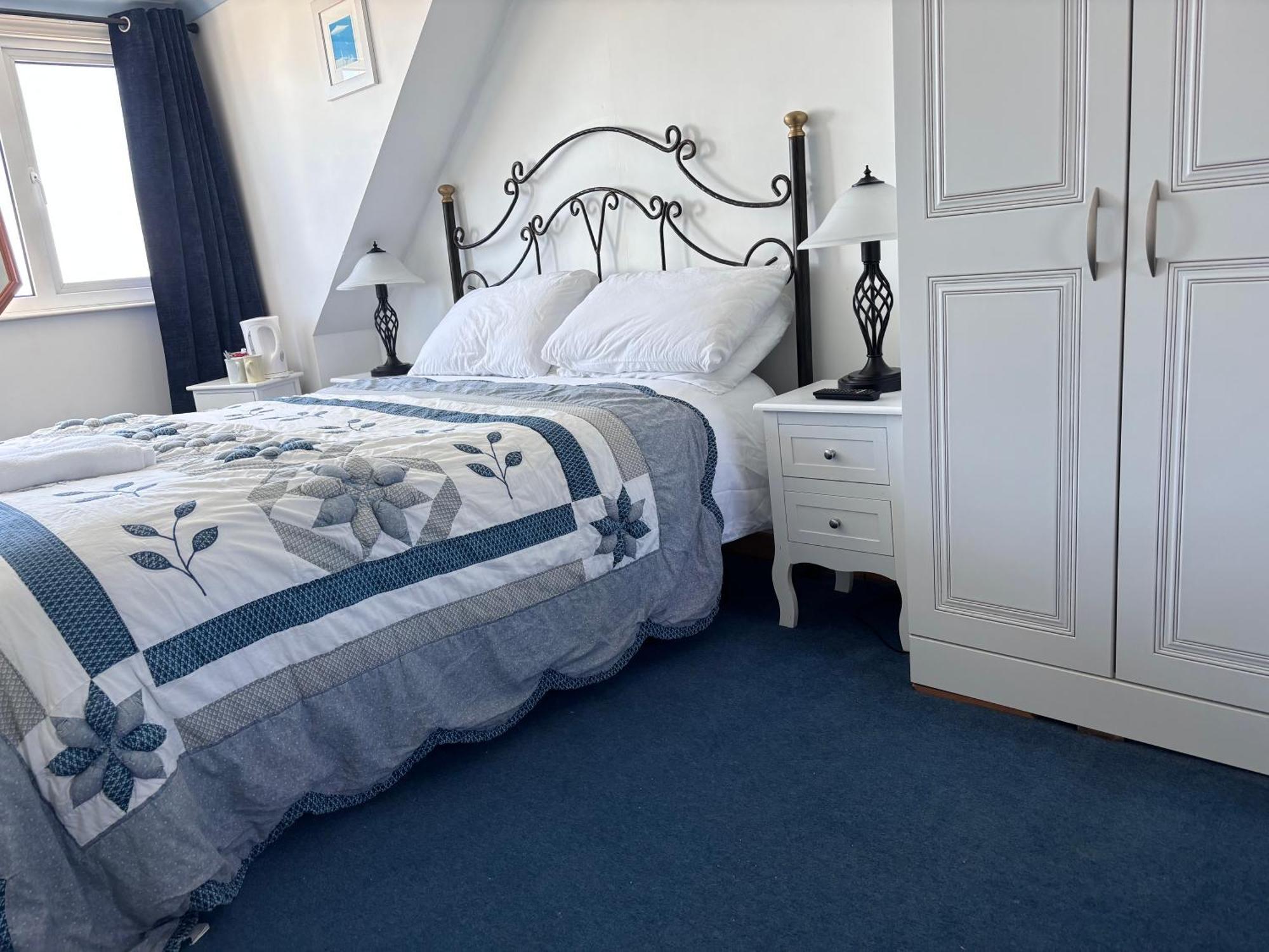 Bonjour Guest House Braye Exteriér fotografie